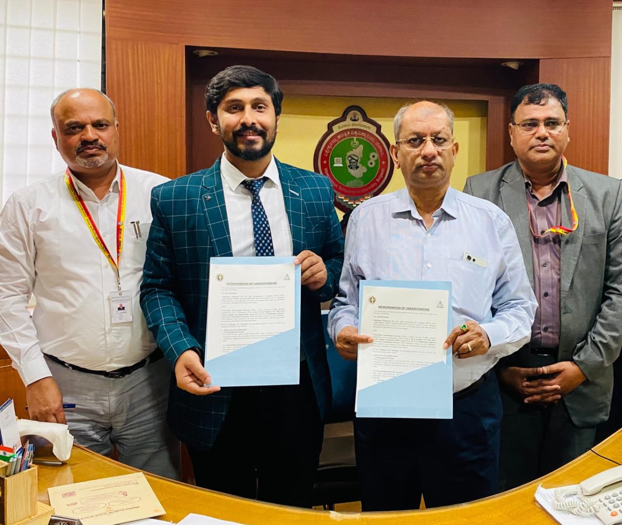 Nikhil Jain C S of VisionAstraa EV Academy signing MoU with Dr. Vidyashankar of VTU
